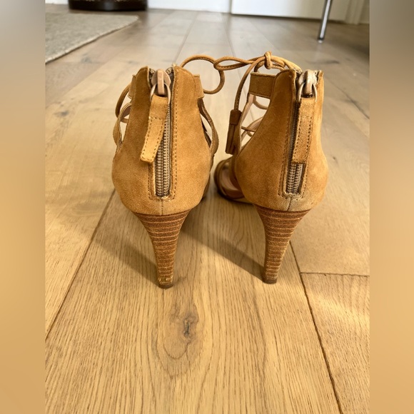 Tahari suede heeled sandals - Picture 4 of 4